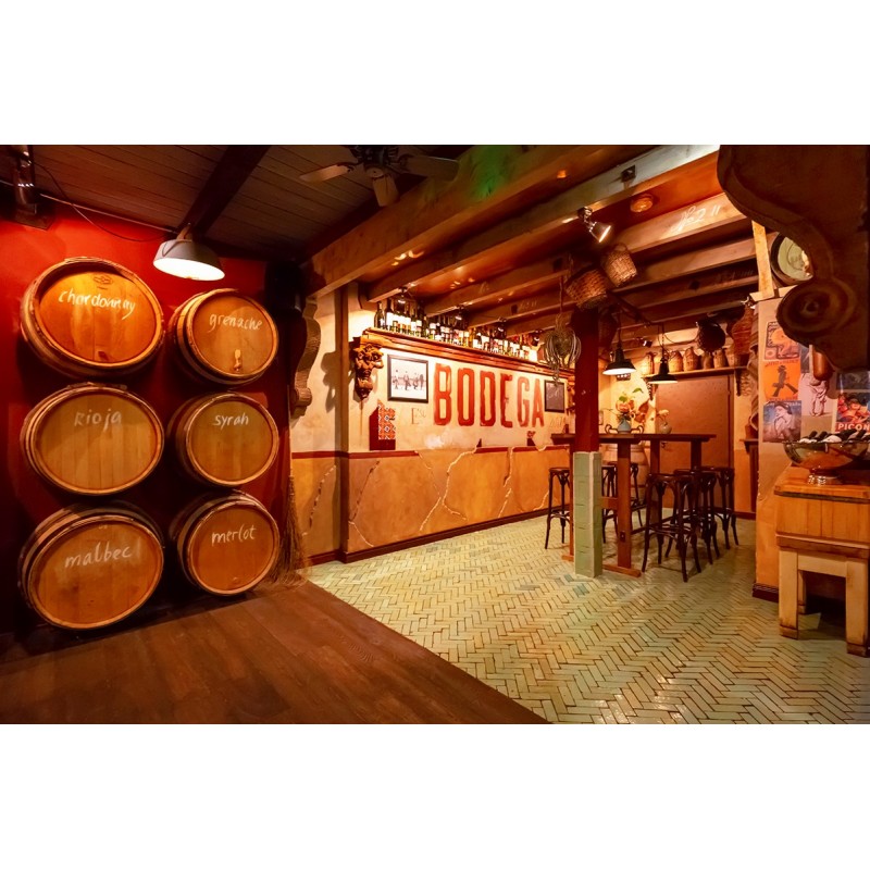 Turkusowe płytki marokańskie Bejmat Turquoise jako dekor - bar, restauracja