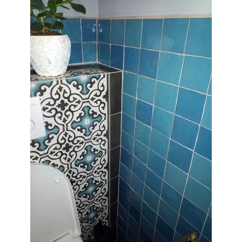 Błękitne Płytki Zellige 10x10 - Bleu Ciel - toaleta