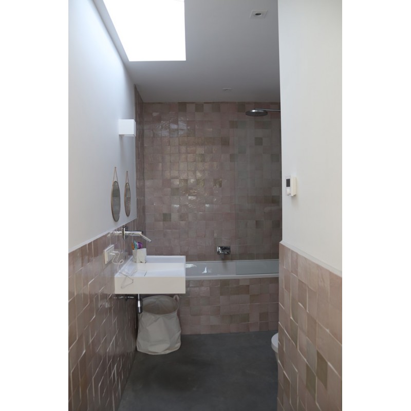 Różowo-szare Płytki Zellige - Gris Rose - łazienka