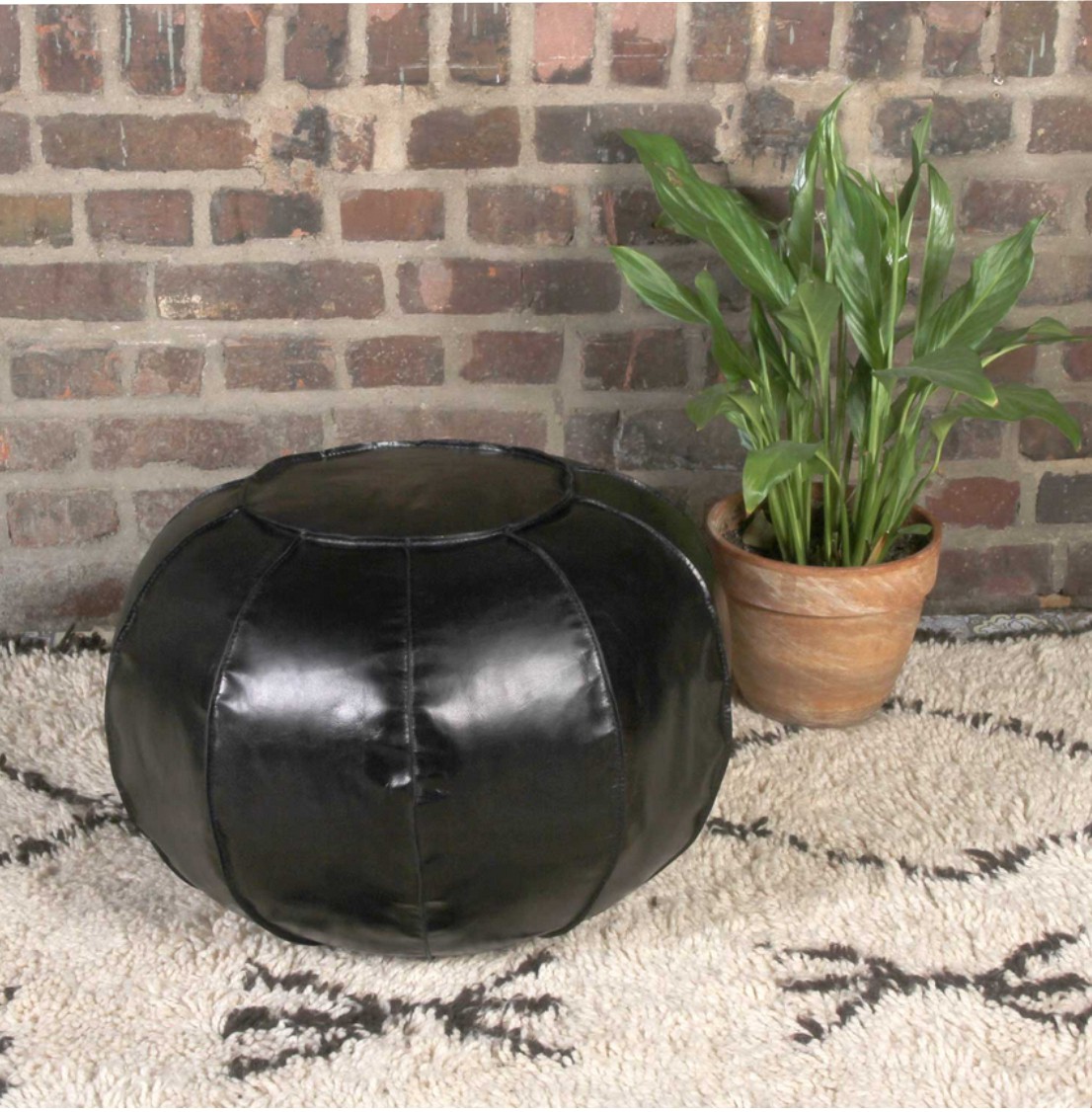 Skórzana pufa Nishay