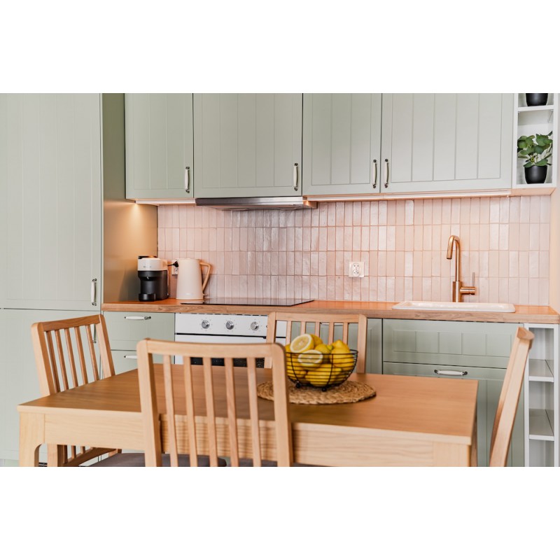 Płytki Azulejo Beige Matt - kolor płytek wynika z oświetlenia