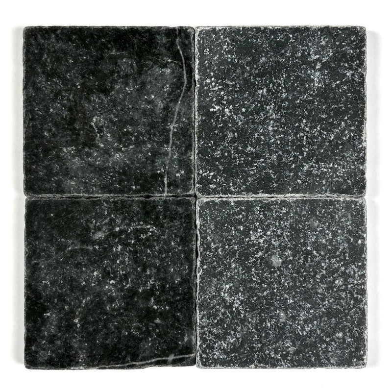 Czarna Płytka Marmurowa Tumbled 10x10 - po lewej zaimpregnowane